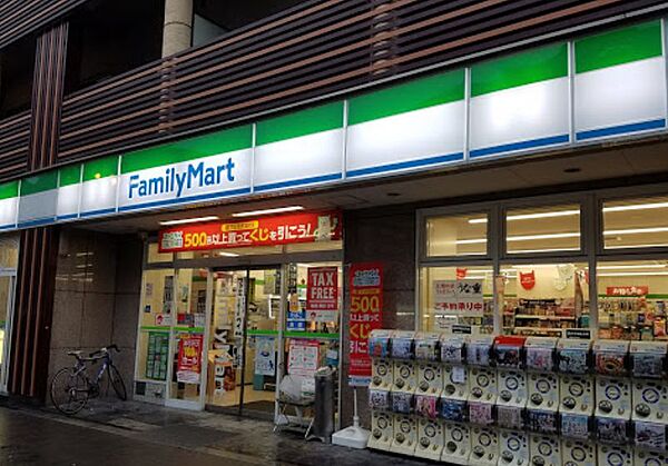 画像25:【コンビニエンスストア】ファミリーマート 難波中三丁目店まで372ｍ