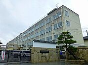 高槻市立第一中学校 823m