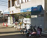 ケアーズドラッグ栄町店 444m