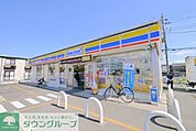 ミニストップ日高高校前店 徒歩9分。コンビニ 680m