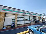 ローソンストア100入間下藤沢店 476m