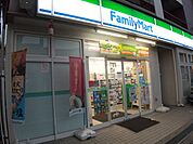 ファミリーマート　正雀駅東口店