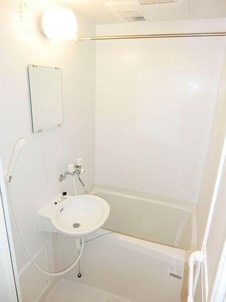 画像5:浴室乾燥付のバスルーム