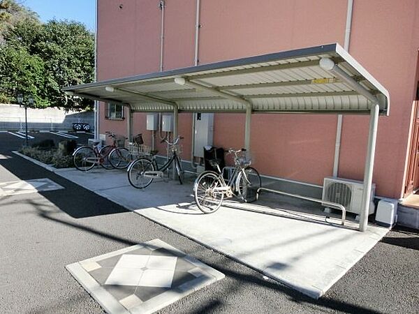 画像18:屋根付の駐輪スペース。