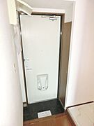 玄関にはトールタイプのシューズボックス。