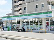 ファミリーマート四街道小学校前店 徒歩8分。 590m
