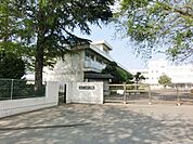 根郷小学校 280m
