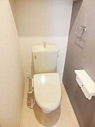 温水洗浄便座付きのトイレです
