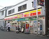 デイリーヤマザキ国士舘大学店 徒歩6分。コンビニ 430m