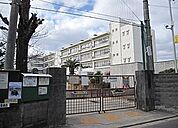 小学校「守口市立八雲東小学校まで573m」