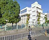 中学校「門真市立第三中学校まで586m」