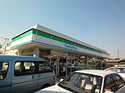 ファミリーマート 79m