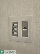 1階のみ換気採光機能付き電動シャッター