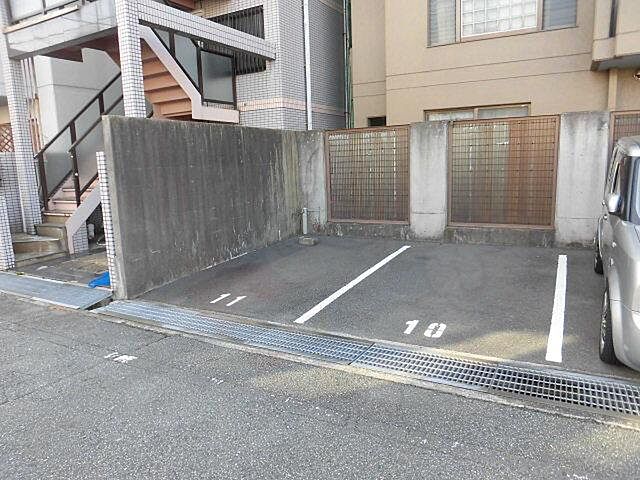 7 / 11