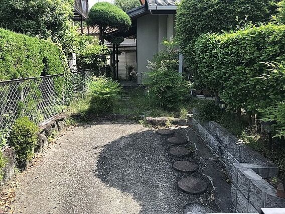 敷地内