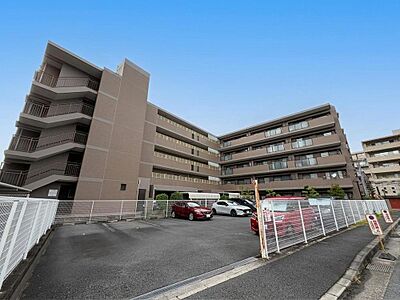 外観:【現地外観写真】近鉄奈良線「富雄」駅まで徒歩8分。 外観:【現地外観写真】近鉄奈良線「富雄」駅まで徒歩8分。