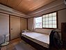 その他：6帖の和室、日が差し込むため明るいお部屋です♪