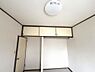 収納：洋室約6帖上部収納あり