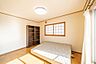 その他：【洋室/約6.0帖】2面採光の明るい洋室です。