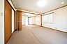 その他：【洋室/1階】1階にある洋室2部屋は、間仕切りを開ければ一体利用も可能です。