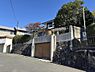 外観：前面道路約6mあり、広々しています