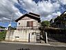 外観：第一種低層住居専用地域に位置しており、落ち着いた環境で穏やかな生活を送ることができます。