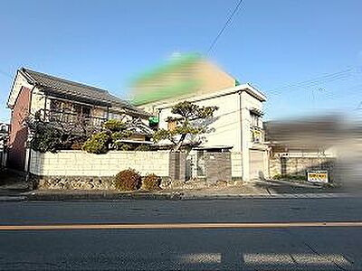 外観:近鉄「桜井駅」徒歩13分の立地です。土地約73坪、建物約57坪あります。 外観:近鉄「桜井駅」徒歩13分の立地です。土地約73坪、建物約57坪あります。