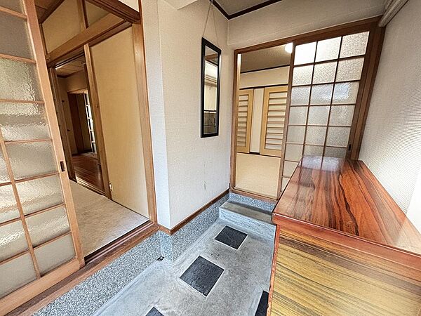 玄関を拡大表示