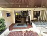 エントランス：【エントランス】マンションのエントランスです。