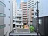 その他：都会的な景観が広がる立地。街並みと空のコントラストが、都市生活の魅力を際立たせます。