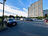 その他：敷地内駐車場を完備。日常の移動手段として車を利用する方にも便利な住まいです。