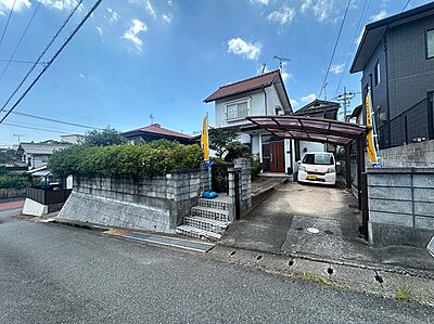 外観:閑静な住宅街に佇む一戸建て。カースペース付きで、毎日の暮らしをサポートします。お問い合わせお待ちしております。 外観:閑静な住宅街に佇む一戸建て。カースペース付きで、毎日の暮らしをサポートします。お問い合わせお待ちしております。