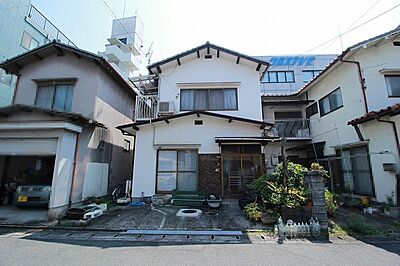 外観:閑静な住宅街に佇む、日当たり良好な戸建てです。ご自身のライフスタイルに合わせてリノベーションをお楽しみいただけます。夢のマイホームをここで実現しませんか。 外観:閑静な住宅街に佇む、日当たり良好な戸建てです。ご自身のライフスタイルに合わせてリノベーションをお楽しみいただけます。夢のマイホームをここで実現しませんか。