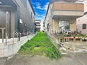 ◆外観◆前面は公道幅員4ｍ、間口は2.72ｍあり！周辺は閑静な住宅街！近くには川も流れ落ち着いた住環境！平塚市総合公園が徒歩圏内にありお散歩やお子様との休日が充実します！