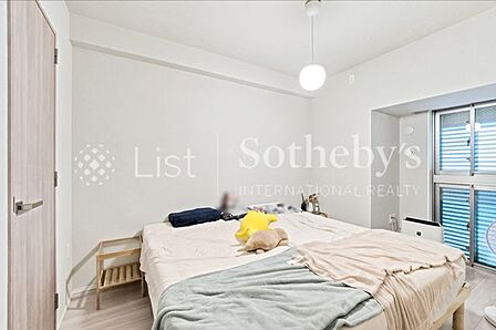 ◆居室◆落ち着いた色味で、くつろげる居室です!広さもありますのでご夫婦の主寝室としてお使いいただくのもオススメです!