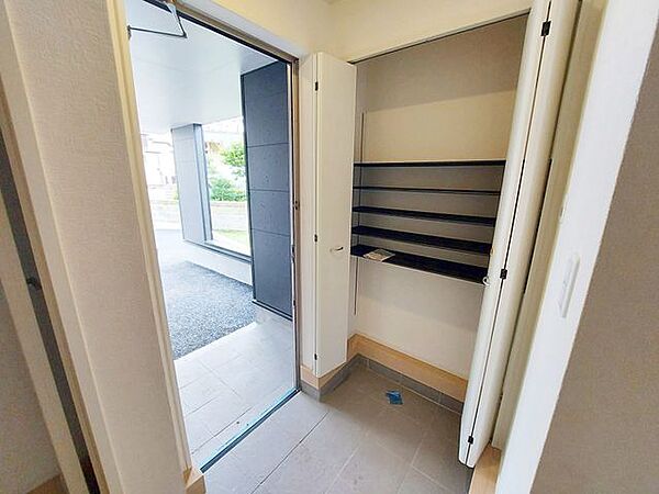 玄関を拡大表示