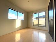 こちらのお部屋はバルコニーに面しており、日当たり、通風ともに良好です！