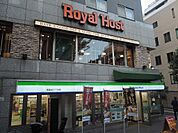 ファミリーマート神楽坂三丁目店(15m)