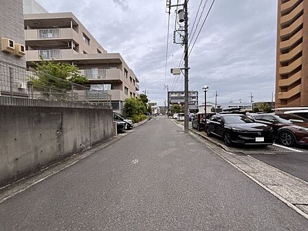 杁ヶ池公園すぐ目の前のマンションで住環境良好!