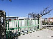 長久手小学校　徒歩約10分（約800m）校訓「明るく　強く　正しく」