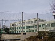 上社中学校まで約1000ｍ/徒歩約13分　1985年開校　校訓「自主　創造　友情」