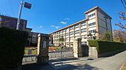 向山小学校まで約550ｍ/徒歩約7分　教育目標「正しく力いっぱい伸び　共によくなろう」