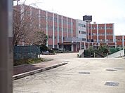 牧の池中学校　徒歩約4分（278ｍ）