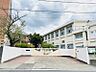 周辺：千代田橋小学校まで　710m　徒歩約9分●1979年開校　野球部・バスケットボール部・サッカー部・音楽部（2016年4月）男子バスケットボール部は市民スポーツ祭でブロック優勝履歴あり。