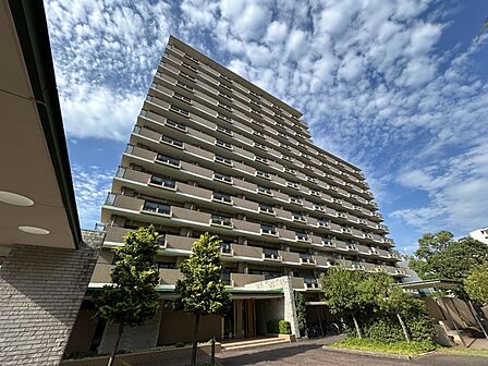 名城線「茶屋ヶ坂」駅まで徒歩10分でと通勤通学のアクセス良好！人気の角部屋物件です♪
