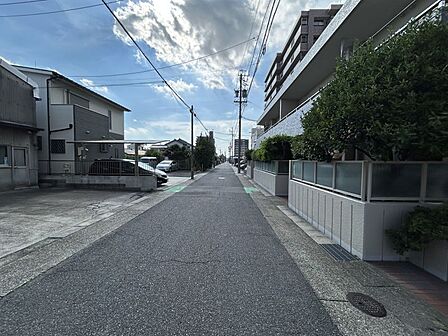 スーパーやコンビニ、ドラッグストアが徒歩圏内に揃い毎日の暮らしに便利な住環境です♪