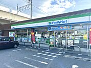 ファミリーマート西尾駅南口店　約220ｍ　徒歩約3分