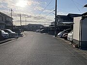 ホームセンターまで徒歩約2分。周辺商業施設が充実しています。