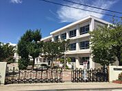 花ノ木小学校まで　588m　徒歩約8分●めざす子供像・自ら進んで学ぼうとする子。・自分の考えを伝え合い、互いの考えを認め合える子。・自らの学びを深めていこうとする子。