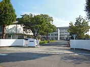 西尾中学校まで　1100m　徒歩約14分●「チーム・オアシス」を合い言葉に、【子ども】【環境】【関わり】【大人】という4つの視点を定め、教育活動に取り組みます。